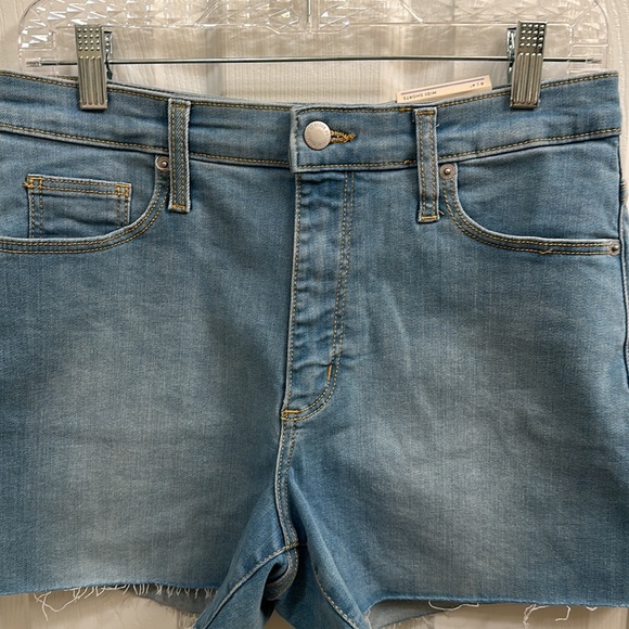 Universal Thread Mid Shorts - Picture 2 of 8